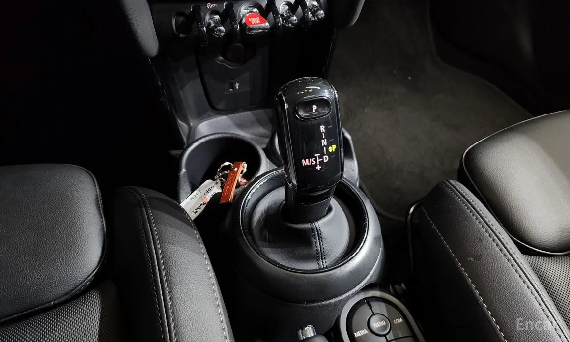Mini Cooper 2001 5Door Classic Plus Launch Pack