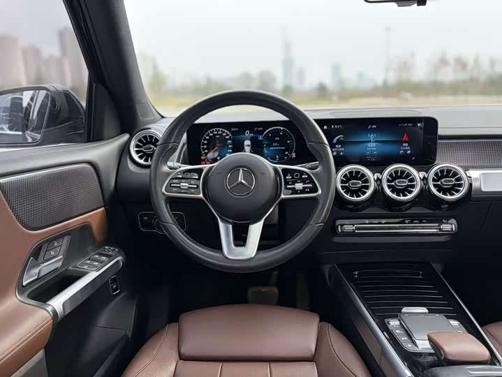 Photo 8 - Mercedes-Benz GLB-Class