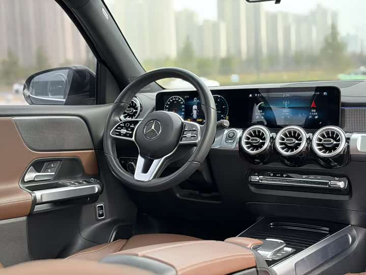 Photo 9 - Mercedes-Benz GLB-Class