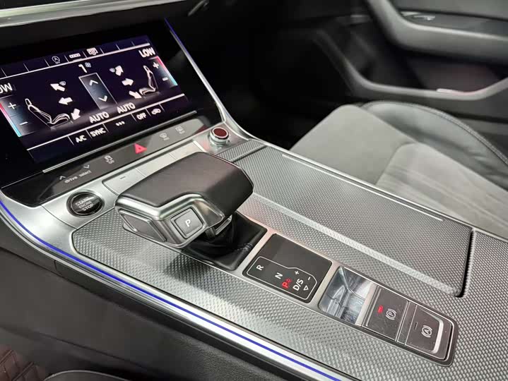 Zdjęcie 8 - Audi A6L