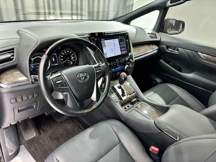 Photo 5 - Toyota Alphard