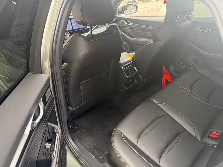 Фото 7 - Geely Preface