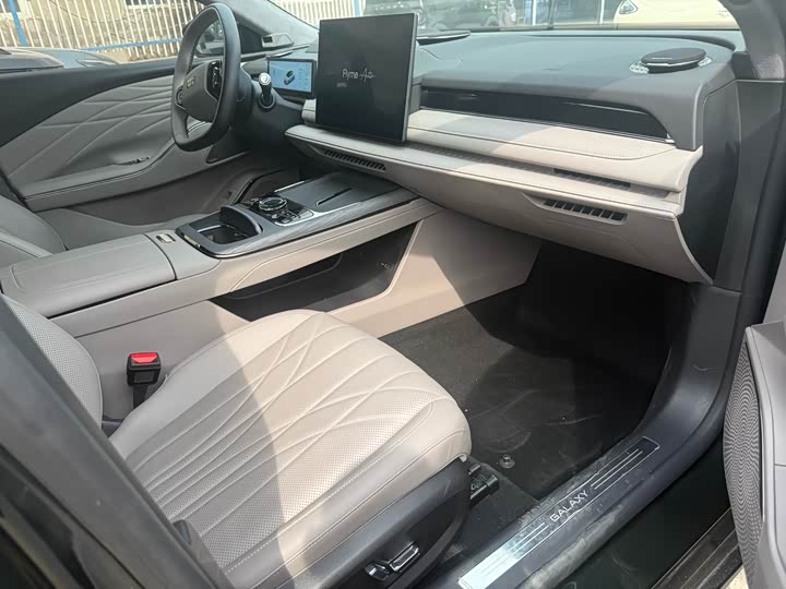 Zdjęcie 3 - Geely Galaxy Starshine 8 EM-i