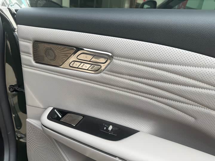 Zdjęcie 4 - Geely Galaxy Starshine 8 EM-i