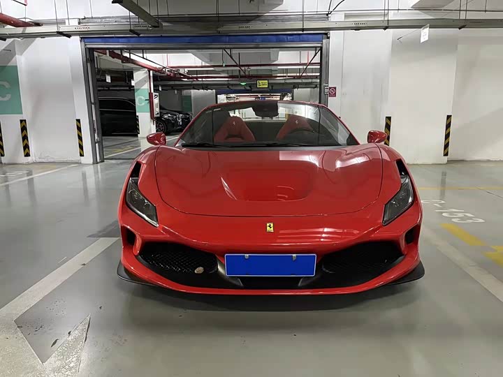 Фото 2 - Ferrari F8