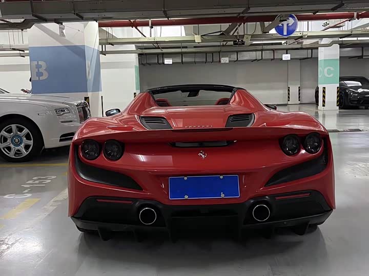 Фото 4 - Ferrari F8