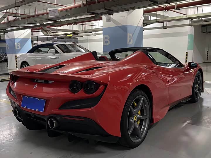 Фото 5 - Ferrari F8
