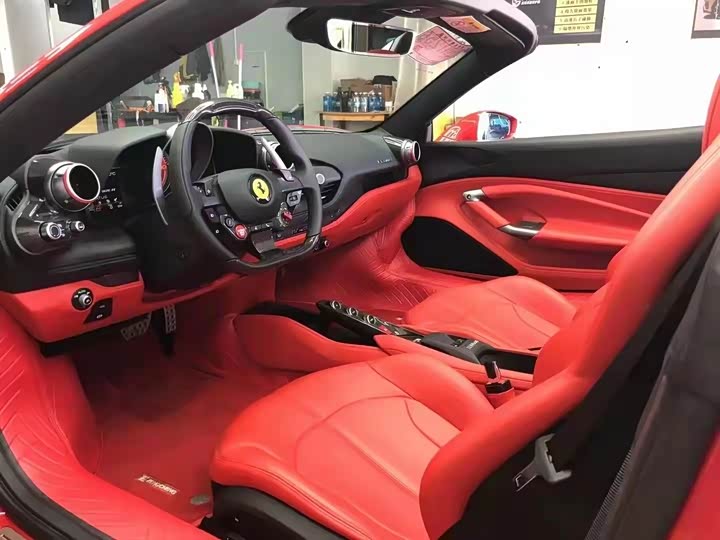 Фото 6 - Ferrari F8