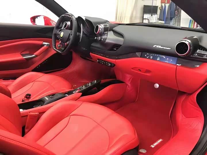 Фото 7 - Ferrari F8