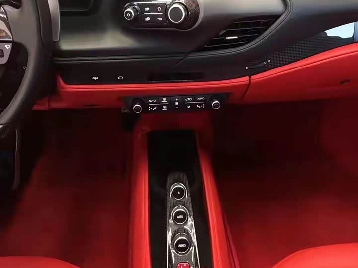 Фото 8 - Ferrari F8