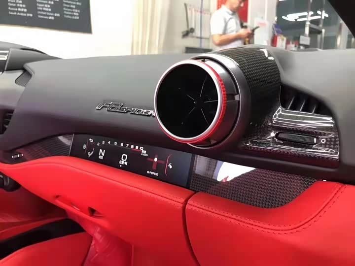 Фото 9 - Ferrari F8
