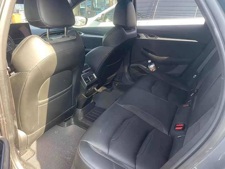 Фото 6 - Geely Preface