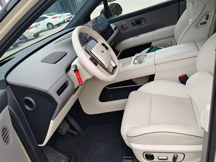 2025 LiXiang i6