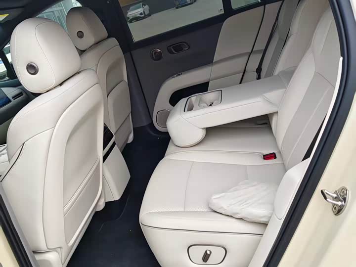 2025 LiXiang i6