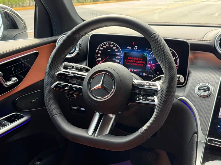 Photo 8 - Mercedes-Benz GLC-Class