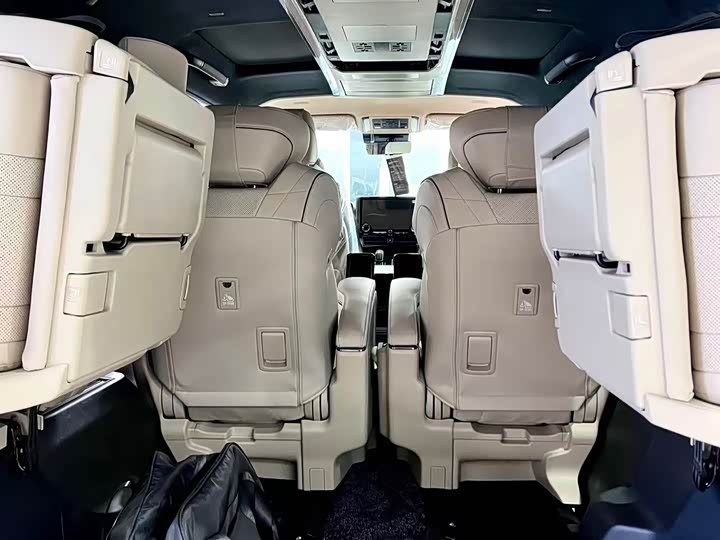 Toyota Vellfire 2025 2025款 皇冠 双擎 2.5L 墨金行政版