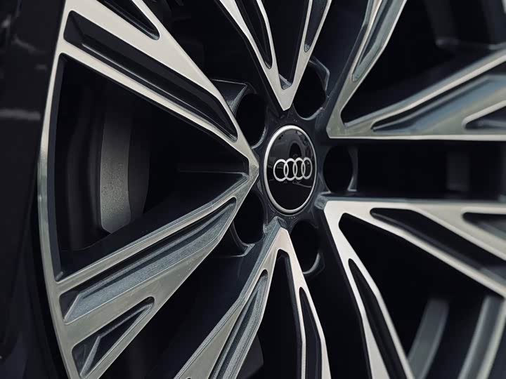 Фото 4 - Audi A6L