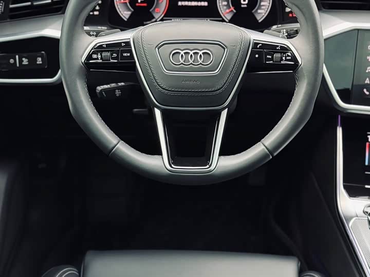 Фото 9 - Audi A6L