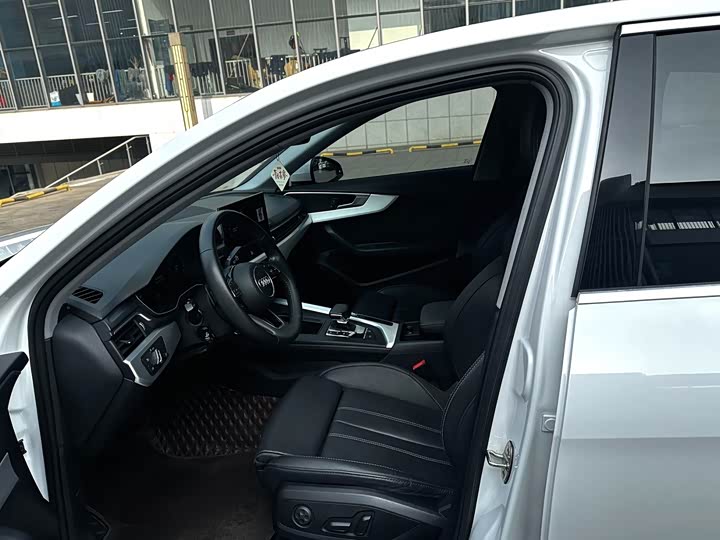 Фото 5 - Audi A4L