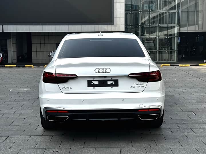 Фото 6 - Audi A4L
