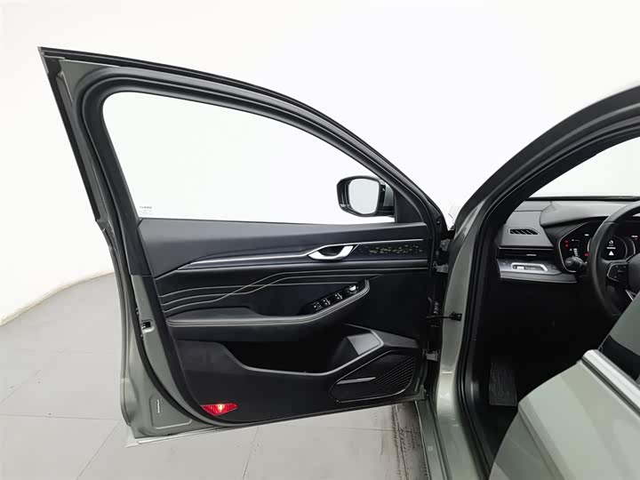 Фото 8 - Geely Preface