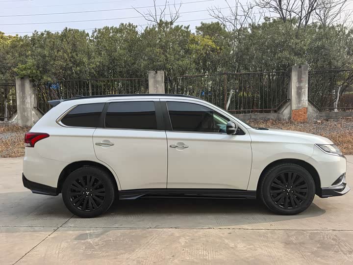 Mitsubishi Outlander 2021 2021款 2.4L 四驱曜动版 5座