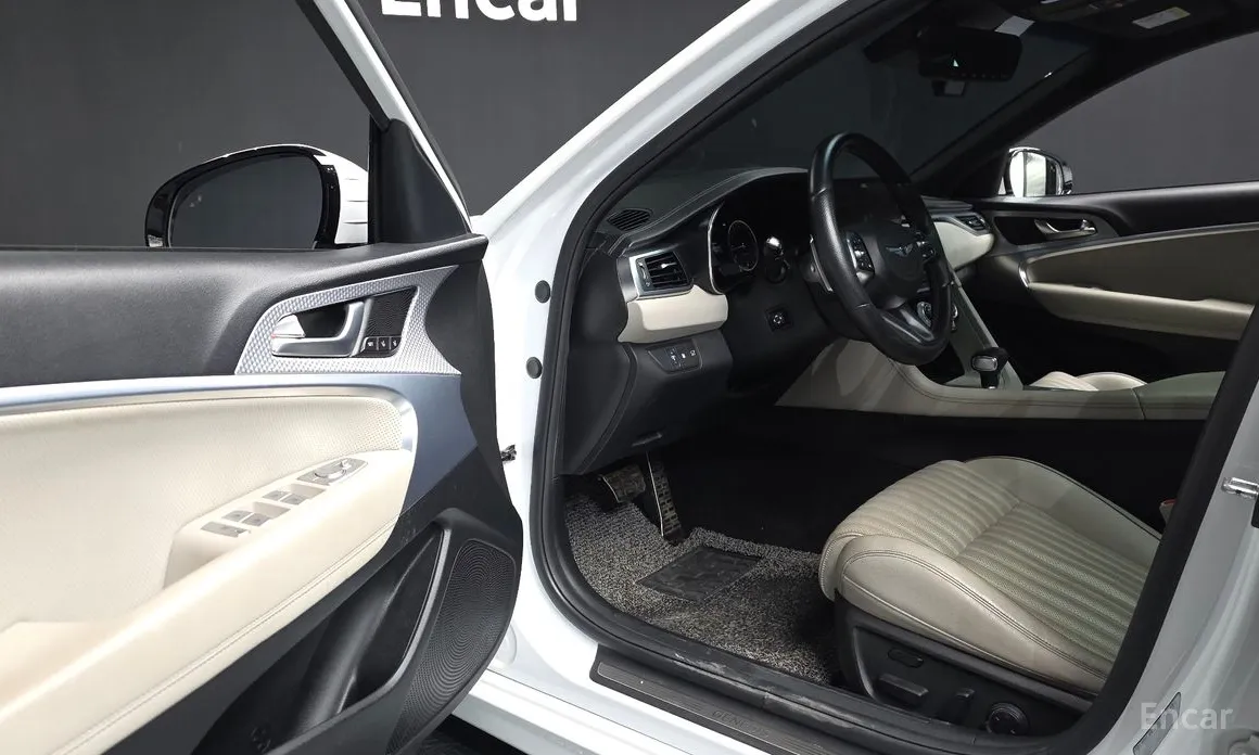 Photo 10 - Genesis G70