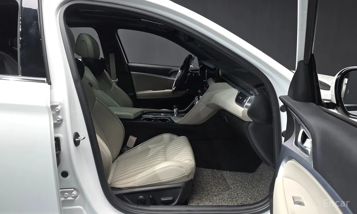 Photo 11 - Genesis G70
