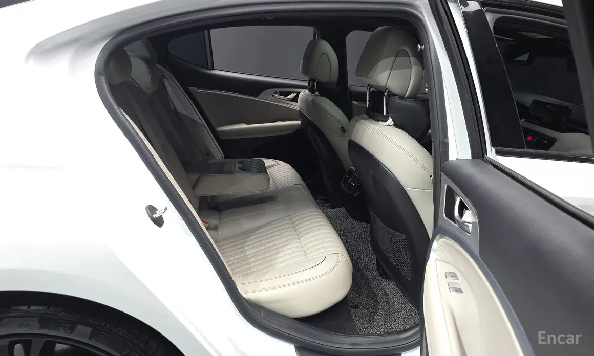 Photo 12 - Genesis G70