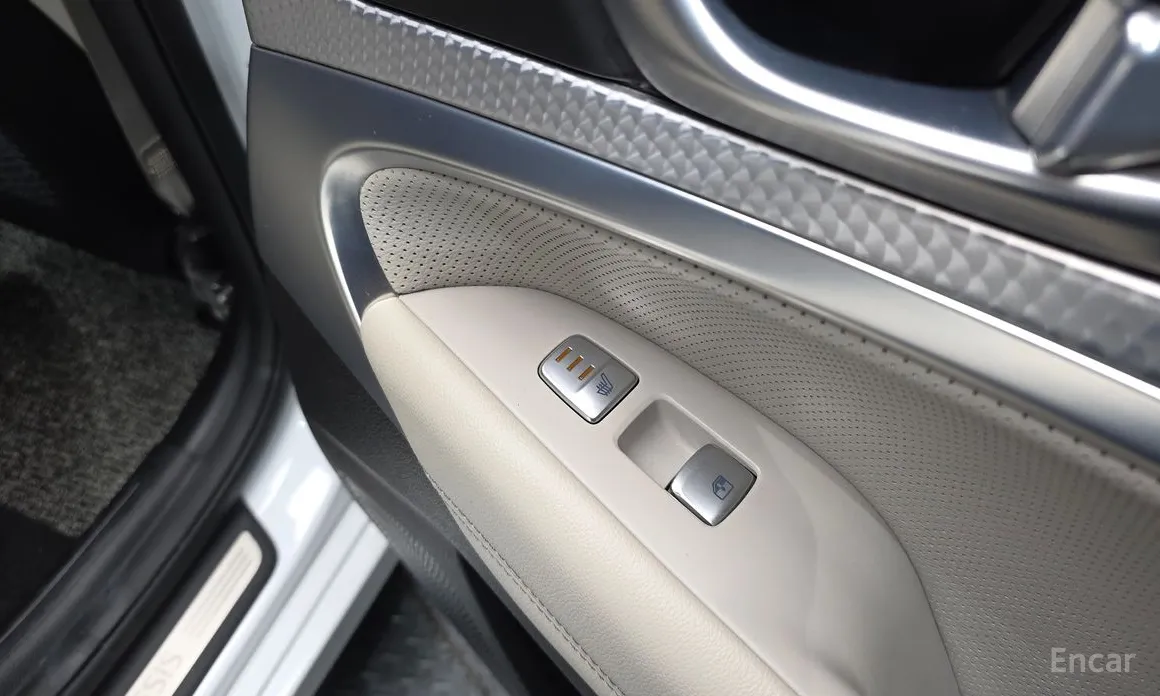 Photo 18 - Genesis G70