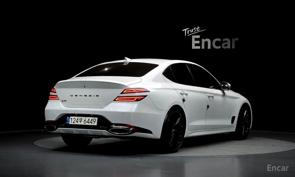 Photo 2 - Genesis G70