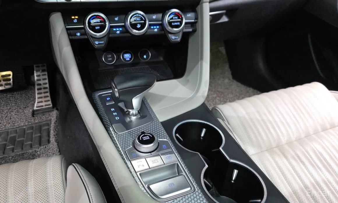 Photo 9 - Genesis G70