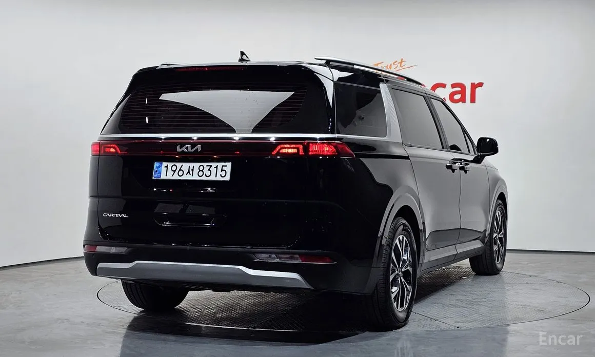 Фото 2 - Kia Carnival
