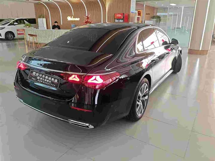 Фото 3 - Mercedes-Benz E-Class