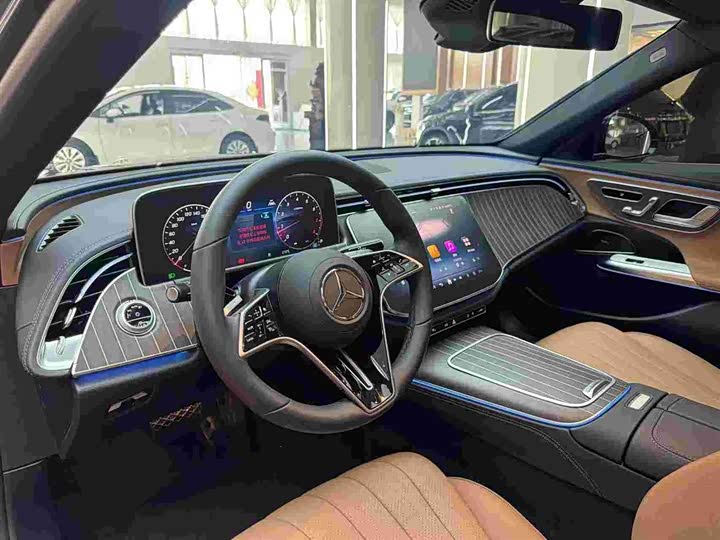 Фото 4 - Mercedes-Benz E-Class