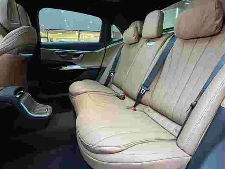 Фото 5 - Mercedes-Benz E-Class