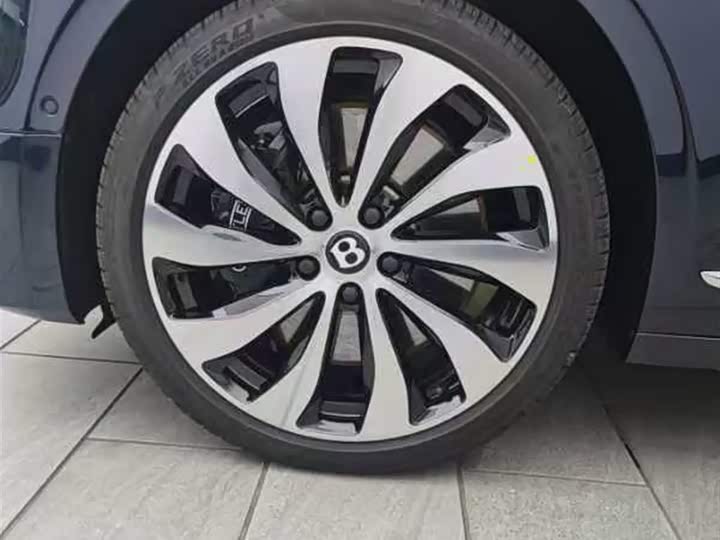 Bentley Flying Spur 2024 2024款 4.0T V8 雅度版