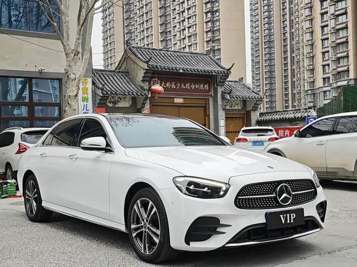 Фото 3 - Mercedes-Benz E-Class