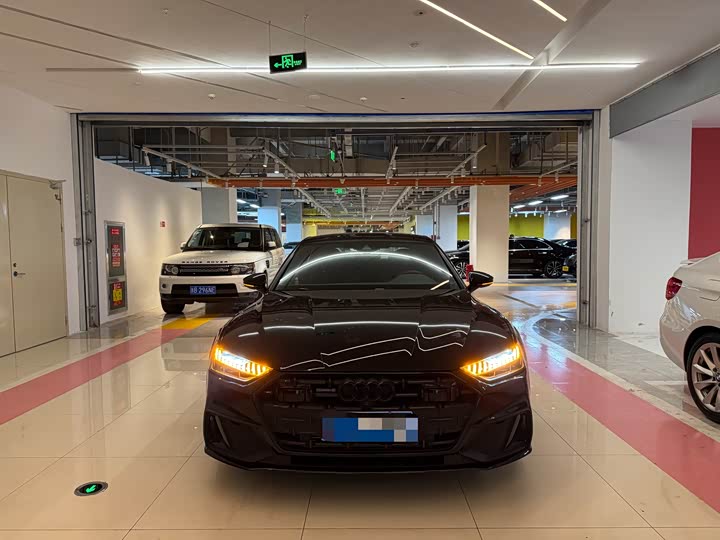 Photo 2 - Audi A7L