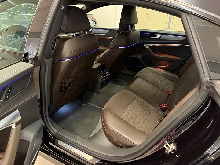 Photo 7 - Audi A7L