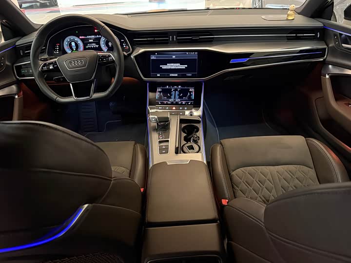 Photo 9 - Audi A7L