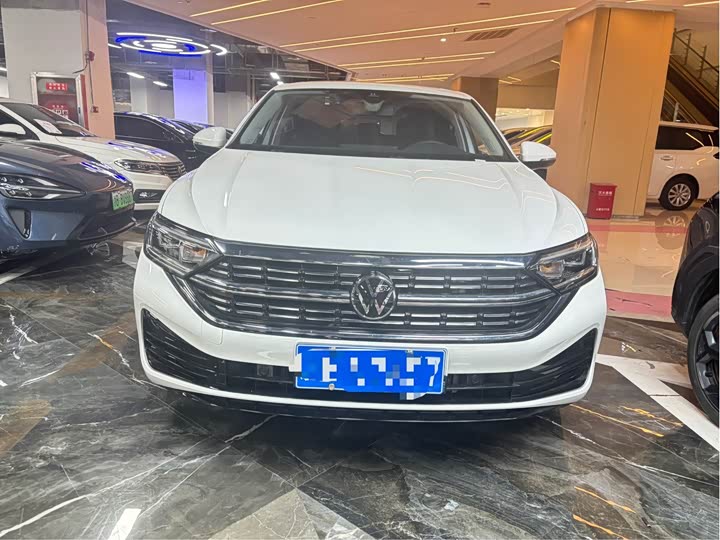 صورة 2 - Volkswagen Sagitar L