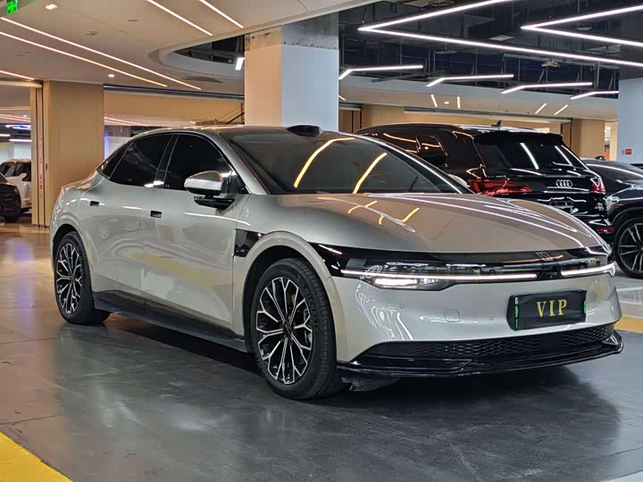 2025 Zeekr 007