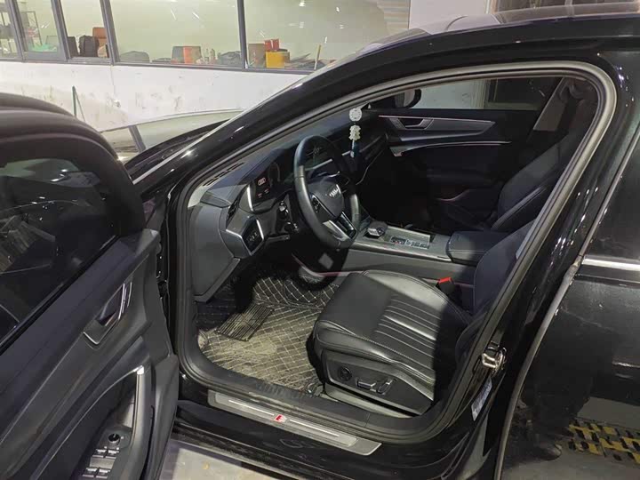Фото 4 - Audi A6L