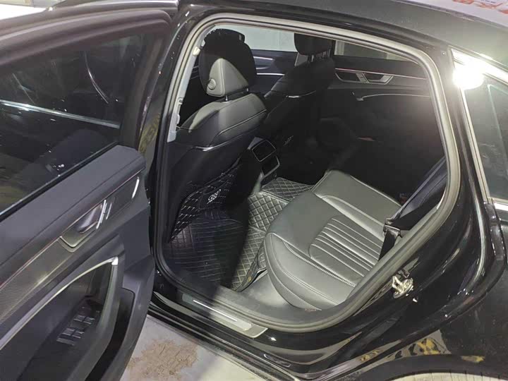 Фото 5 - Audi A6L
