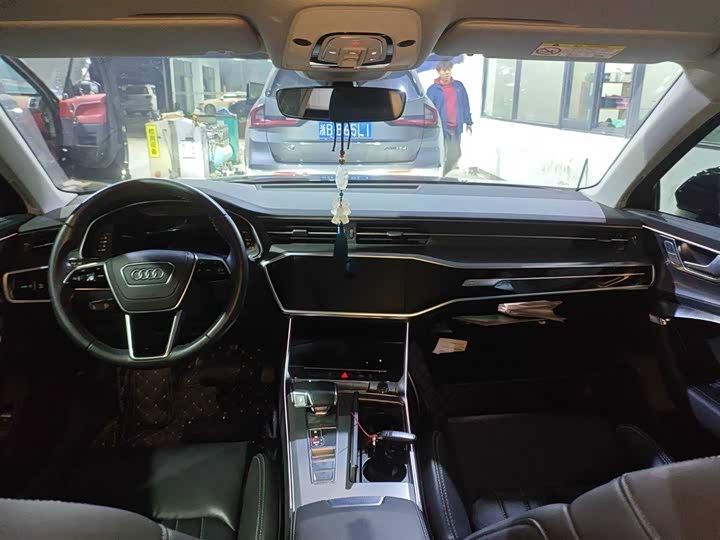Фото 6 - Audi A6L