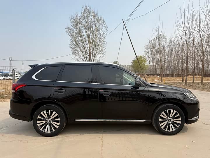 Mitsubishi Outlander 2021 2021款 2.4L 四驱致享版 7座