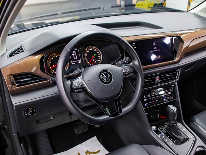 Фото 5 - Volkswagen Tharu