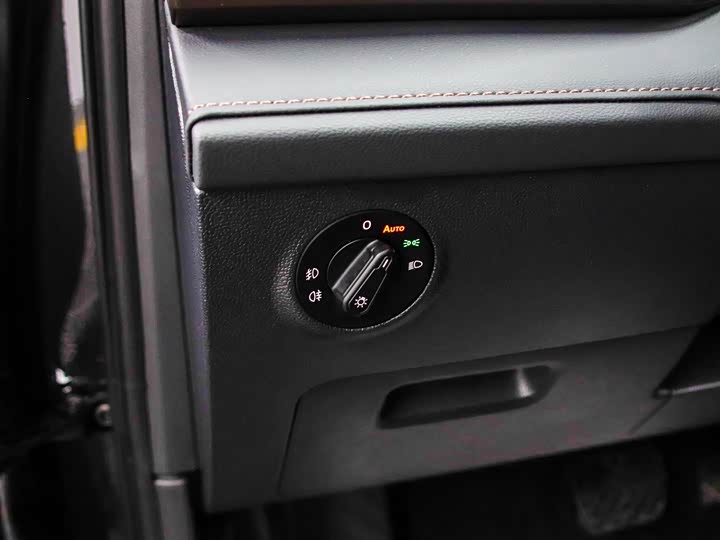 Фото 7 - Volkswagen Tharu