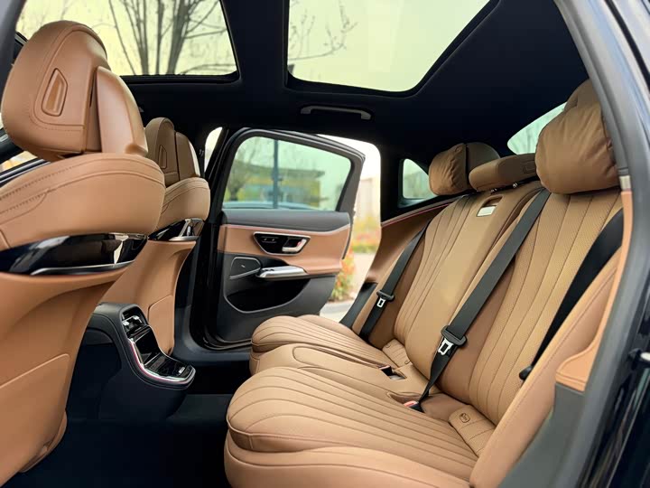 Zdjęcie 8 - Mercedes-Benz E-Class
